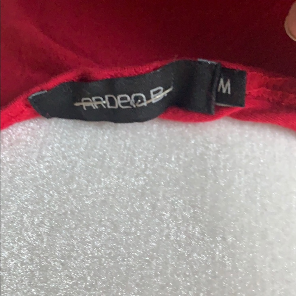 Arden B keyhole Red Top - Picture 6 of 6